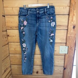 St. John's Bay Embroidered Blue Jeans Floral Embroidery Women’s Size 14 Boho Fem